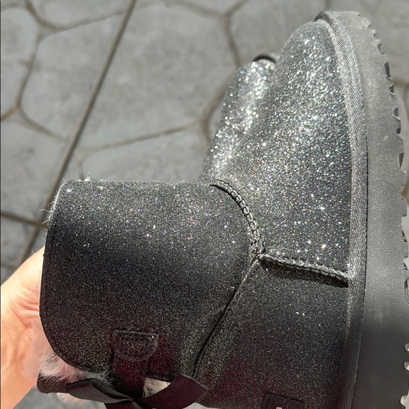 Uggs Black sparkly with a bow tie at the back - Picture 5 of 7